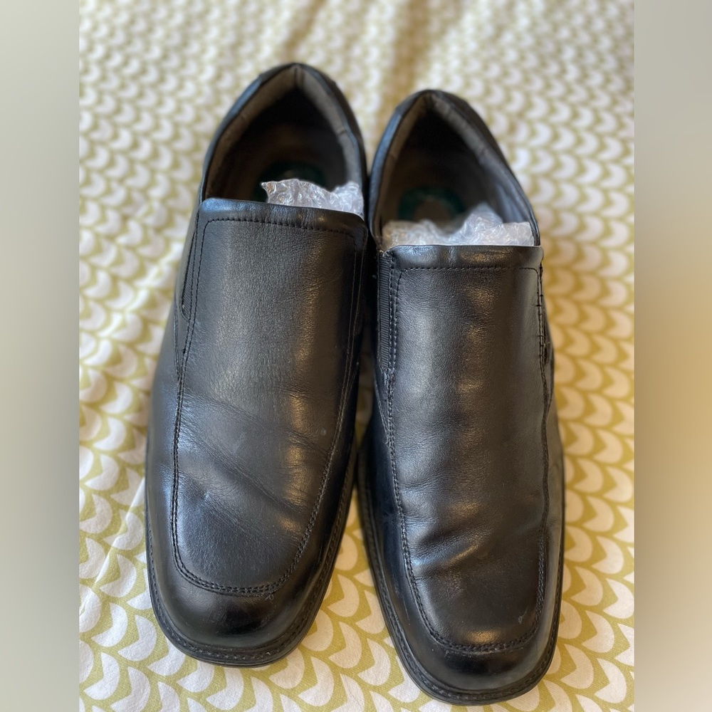 Men’s size 13 Nunn Bush black dress shoes, comfortable!
